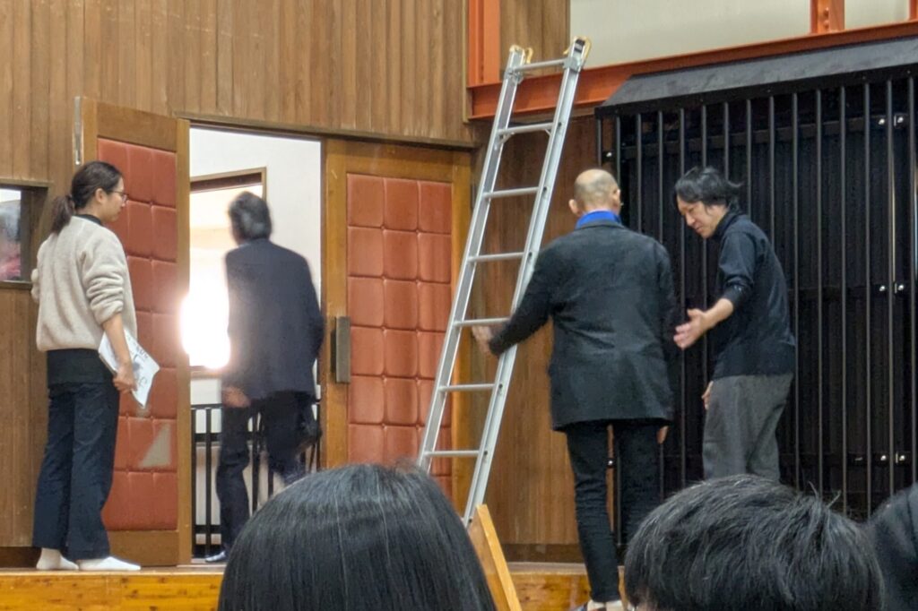 譲り合う先生方